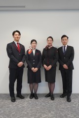 JAL�O���[�v6�Ђ̋q���斱������э����O��`�X�^�b�t�A�X�j�[�J�[���p�\�� 