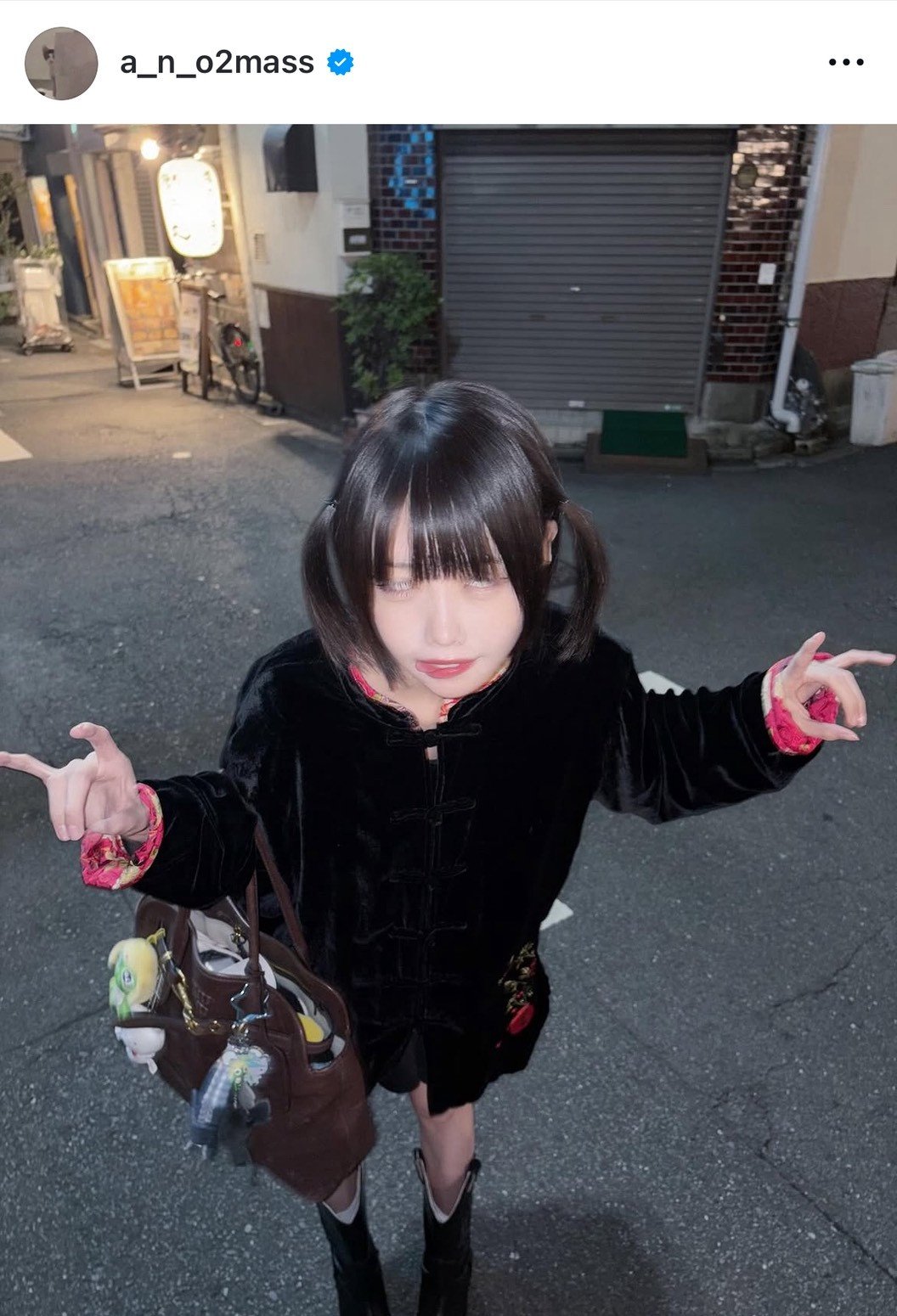 あのちゃん、“推しキャラ”の『ケロロ軍曹』でデコったブランドバッグを