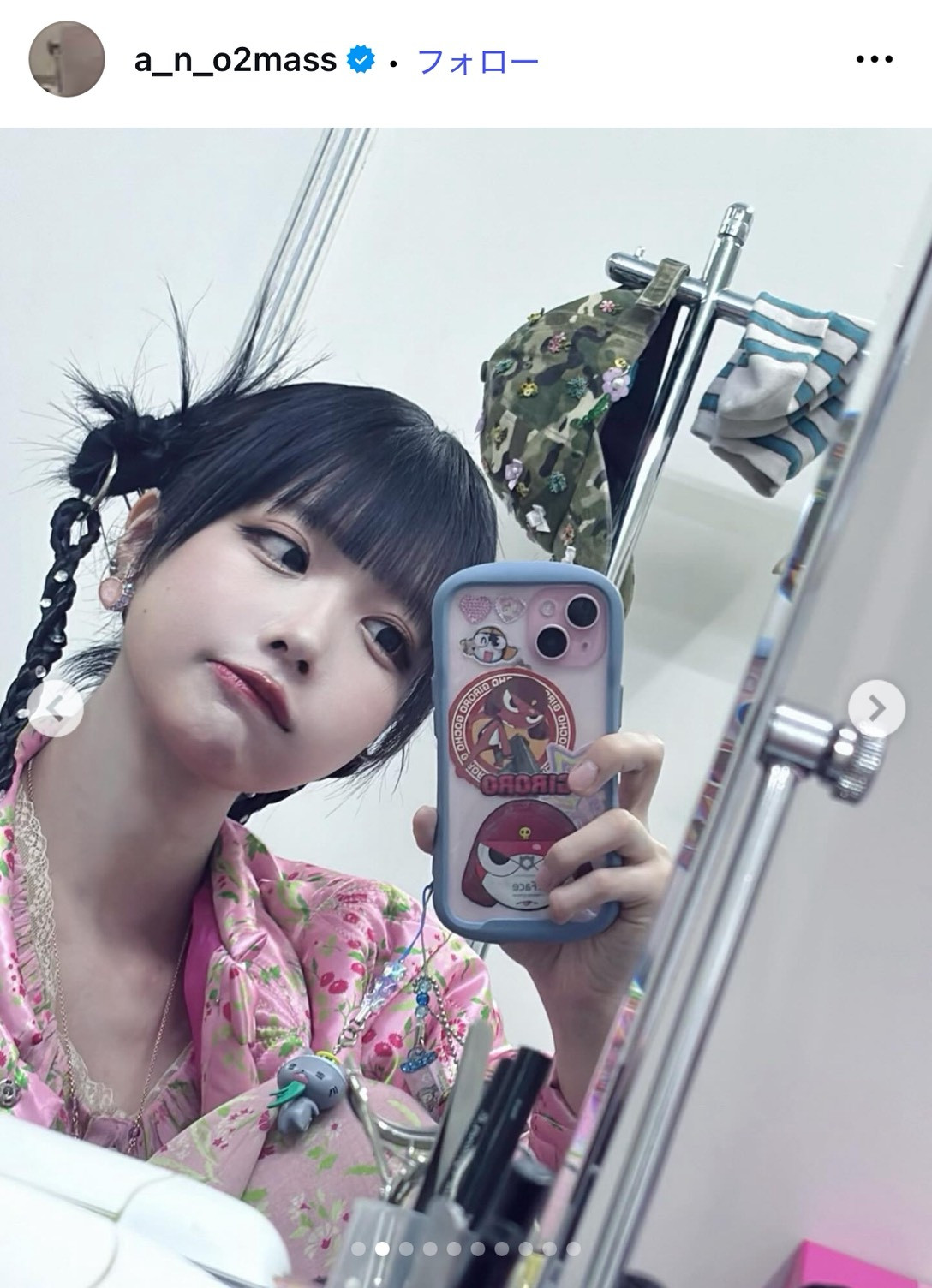 あのちゃん、“推しキャラ”の『ケロロ軍曹』でデコったブランドバッグを