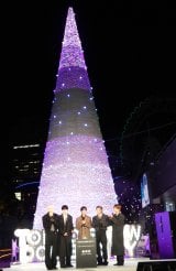 �����h�[���V�e�B �E�B���^�[�C���~�l�[�V�����wTOKYO SNOW DOME CITY�x�_�����ɓo�ꂵ��TOMORROW X TOGETHER (C)ORICON NewS inc. 