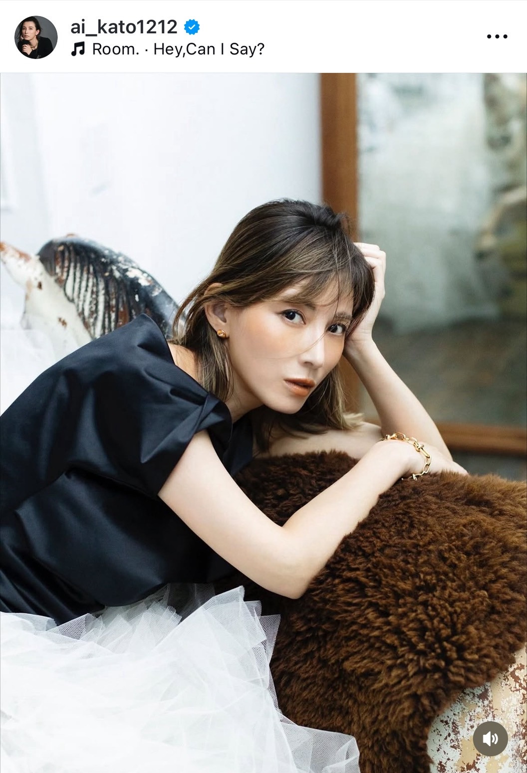 42歳・加藤あい「久しぶりのグラビア撮影」でデコルテ輝く艶やか