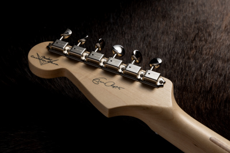 ERIC CLAPTON SIGNATURE STRATOCASTER(R) NOS 2-COLOR SUNBURST 