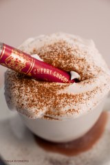 SixTONES�E���{��䂪�B�e����|�����t���O�����X�R���N�V�����̃r�W���A�� 