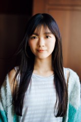 櫻坂46山川宇衣、柔らかな笑顔＆大人びた表情で魅了 | オリコン