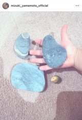 �R�{�����u�݂�ȂŐΏE���������v�u�q�̐΁v(�ʐ^�̓C���X�^�O���� @mizuki_yamamoto_official ���) 