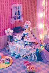 ���R�ȃ|�[�W���O�͉����{�f�B�Ȃ�ł�!�u�t�H�g�W�F�j�b�N���J �L�L&���� 50th �A�j�o�[�T���[�X�^�C���v�B(C) TOMY (C) 2025 SANRIO CO., LTD. APPROVAL NO.L656484 