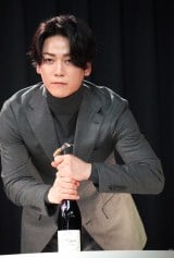 亀梨和也、山下智久とぜいたくなワインで乾杯 『神の雫』がつないだ縁