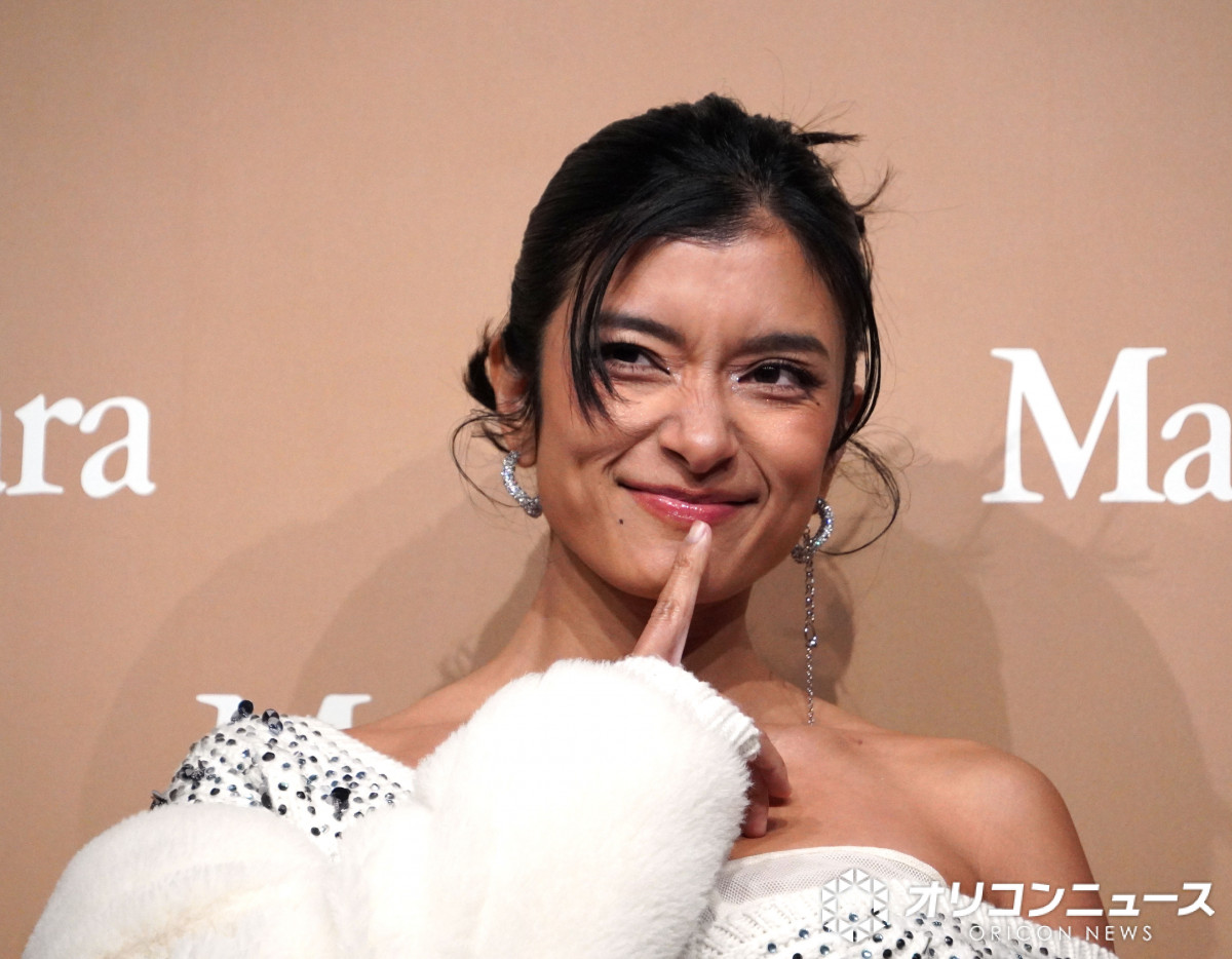 画像・写真 | ローラ、上品な大胆肌見せスタイルを披露 茶道・華道で