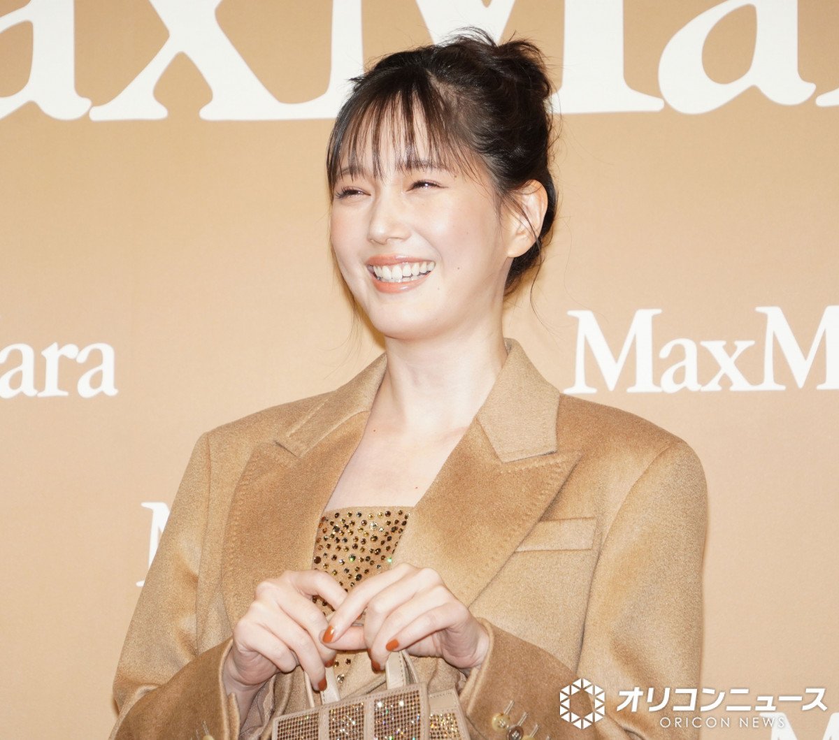 ヴィンテージ スカート yk2 フェアリーグランジ 小松菜奈 本田翼 本田翼、ミニ丈スカートで美脚披露「歩き方が美しい人にエレガントさを