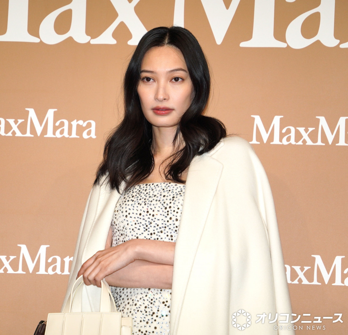 画像・写真 | TWICE・ツウィ、きらびやかなドレス姿で魅了 “ゆるぎない