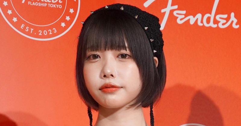 あのちゃん、“手作りマフラー”と「さいきょーに細く見える」美脚ルーズ