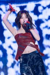 �w2025 LE SSERAFIM TOUR�eEASY CRAZY HOT�fENCORE IN TOKYO DOME�x���LE SSERAFIM�EKAZUHA(P)&(C)SOURCE MUSIC 