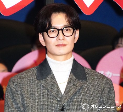 �f��w�ʂĂ��Ȃ��X�J�[���b�g�x�������䂠�����ɓo�d�������c���� �iC�jORICON NewS inc. 