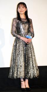 �f��w�ʂĂ��Ȃ��X�J�[���b�g�x�������䂠�����ɓo�d�������c���� (C)ORICON NewS inc. 