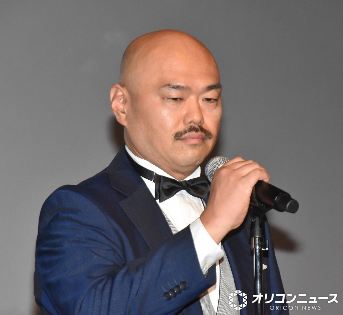 岡ちゃん様ご予約専用です。くろ クロちゃん、松竹グループの晴れ舞台で盛大にかむ コンテストを