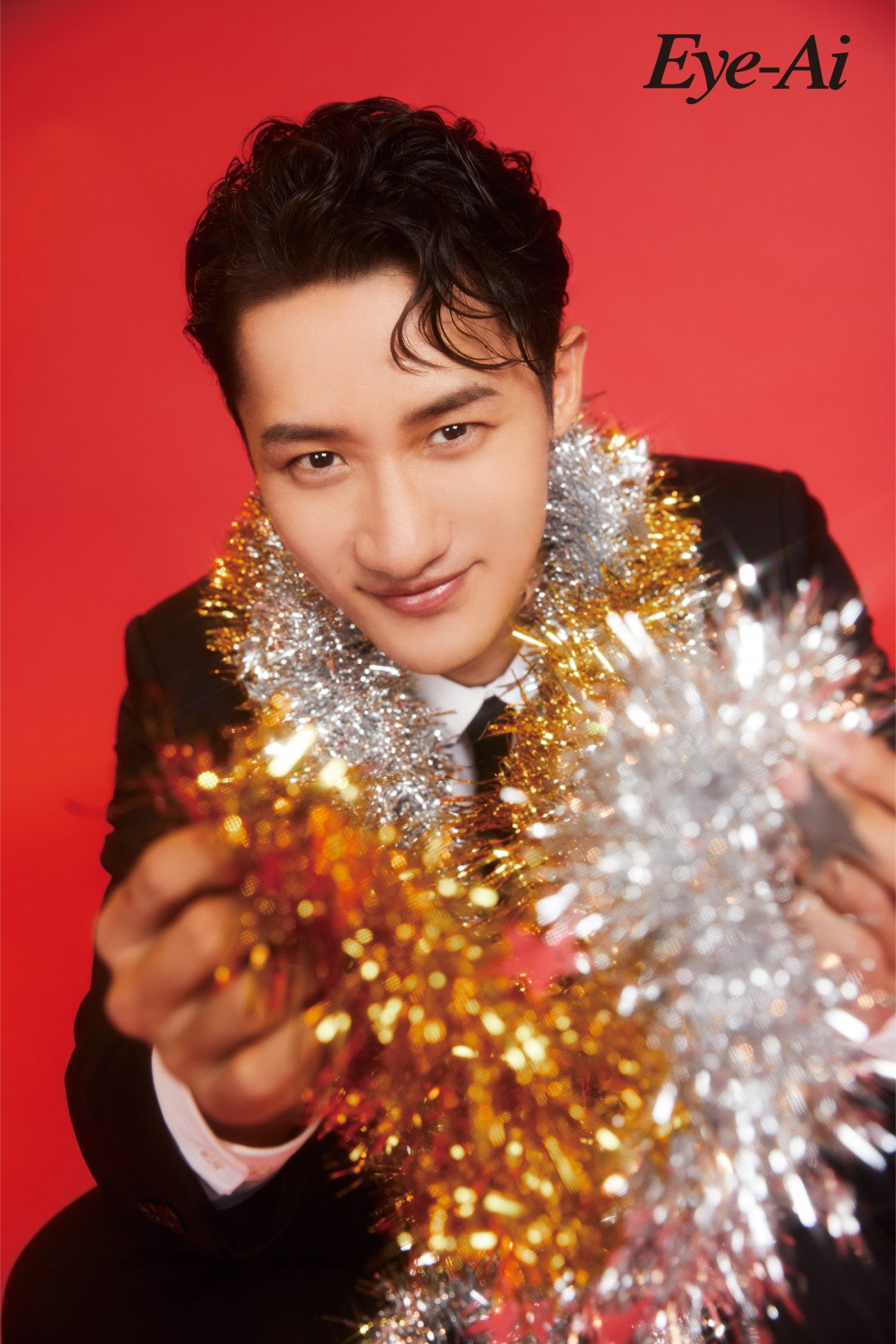 Snow Man岩本照、クリスマスのグラビア披露 内村颯太＆ヴァサイェガ渉