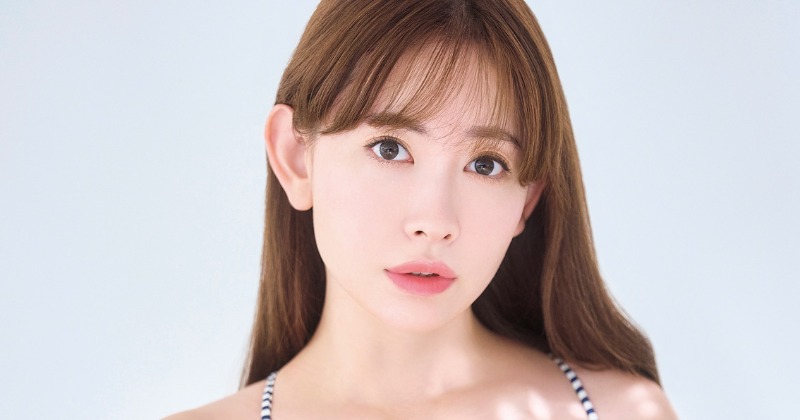 37歳・小嶋陽菜“社長の美谷間”全開 ランジェリー姿で“やわらか完熟