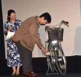 �f��w����̌��x��q�b�g��畑�䂠�����̖͗l (C)ORICON NewS inc. 