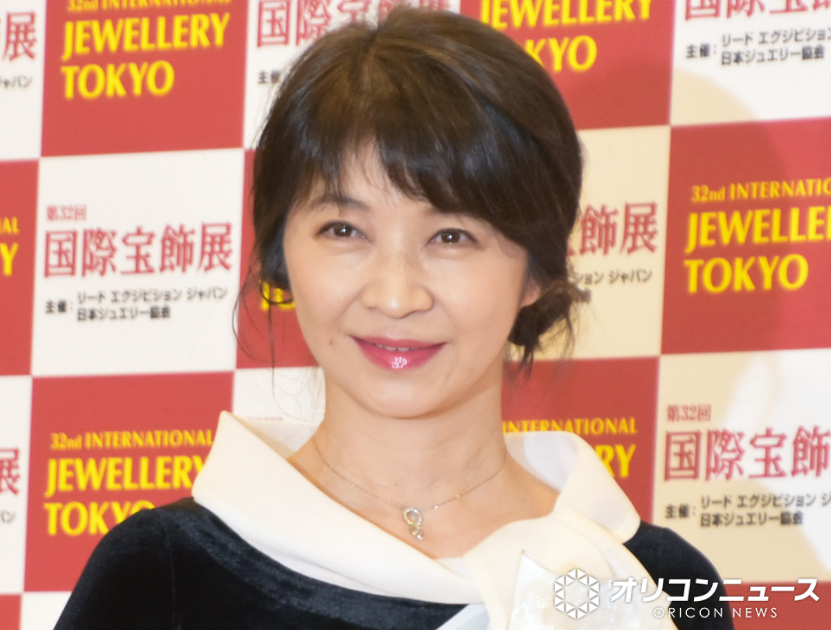 田中美佐子「66才までまだ負けなしです」 22歳長女との“腕相撲”の様子