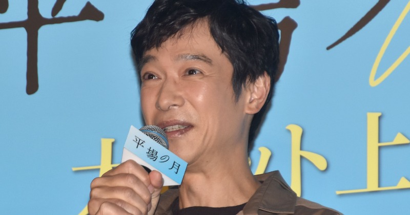 52歳・堺雅人、老眼でアドリブ ネックレスつけるシーンで視界がぼやけ