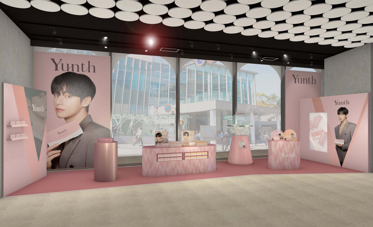 BTS・V、巨大ビジュアルが登場 @cosme TOKYOでポップアップストア開催