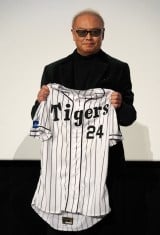 �f��w�h���̃o�b�N�z�[���x���J�L�O���䂠�����ɓo�d�����H�R���ē� (C)ORICON NewS inc. 