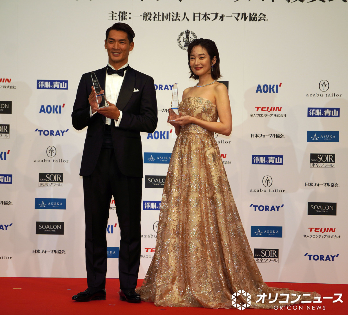 画像・写真 | 槙野智章＆高梨臨夫妻、エスコートでラブラブぶり披露