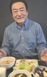 �u�����͂�͂�������ƐH�ׂ�̂����N�̌��ł��v���̓��̒��H���j���[���I���鍂���p���i�ʐ^�̓u���O���j 