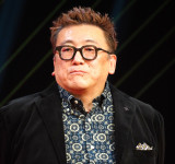 �f��w�V���߁E�����`�x������I���䂠�����ɓo�d�������c�Y��ē� (C)ORICON NewS inc. 