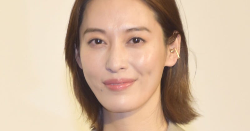 元宝塚のトップスター・月城かなと、料亭で“母”と2ショット「さすが元宝塚の先輩、後輩」「華麗なる美人親子」