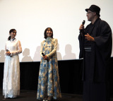 �f��w���̖{�𓐂ގ҂́x�W���p���v���~�A�ɓo�d����(������)�Љ�ꣁA�c�q����A�����吶�ē� (C)ORICON NewS inc. 