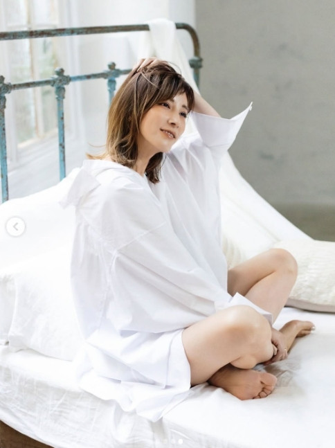 画像・写真 | 加藤あい、バスタブでスラリと伸びた美脚を披露