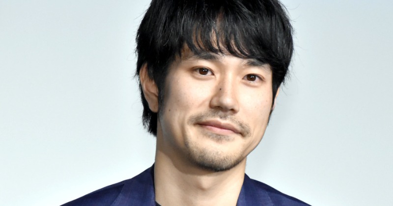 松山ケンイチ、広瀬アリスの“透けた”写真公開「さすがの透明感」「消えちゃってる」と反響