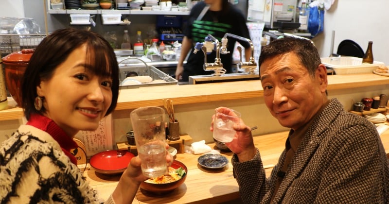 72歳・三田村邦彦、35歳の元ミス関学と2ショットで昼からはしご酒 場所は堺 鮮魚・老舗中華・角打ち・焼き鳥