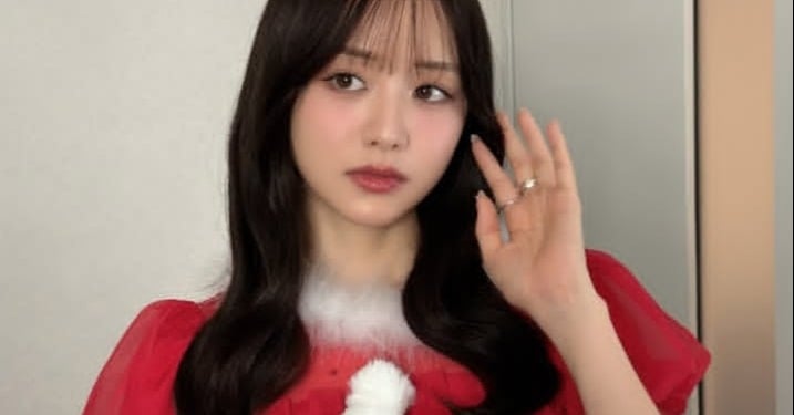 森香澄、クリスマスカラーのサンタ風ドレスでちいかわ達とポーズ「幸せそう」「4人目のちいかわ姫」「赤もお似合い」