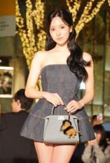 TWICE�EMINA�A���u���[�Ȏp�Ŗ��� �\�Q���ɃT�v���C�Y�~�Ձu���Ă��ȂЂƎ����v 