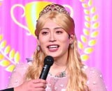 ���C���{�[�r�c�A����&�h���X�ŉ����p�� �̌`�́u�R�c�N�l�Ƃقړ����v 