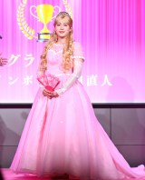 �w�q���C�����C�N 1day UV M�x�V�F���\��ɓo�d�������C���{�[�E�r�c���l (C)ORICON NewS inc. 