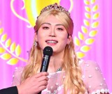 �w�q���C�����C�N 1day UV M�x�V�F���\��ɓo�d�������C���{�[�E�r�c���l (C)ORICON NewS inc. 