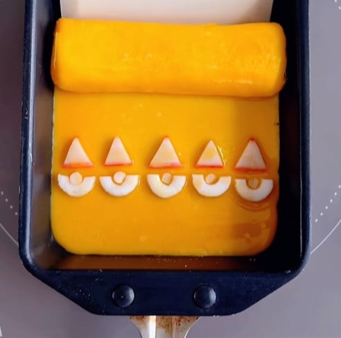 賞味期限ピンチから大バズり、1966万回再生の超キュート卵焼きに