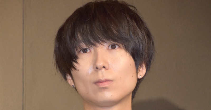 37歳・ゲス極の川谷絵音、金髪&つや肌でにっこり オフ姿に「どんどん若返って」「27歳の間違いでは?」