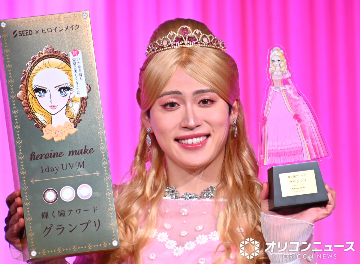 高名な日展会員であった池田道康製作になる首飾り兼ネクタイ レインボー池田、MEGUMI＆シルクと美容の情報交換 メイクのこだわりも