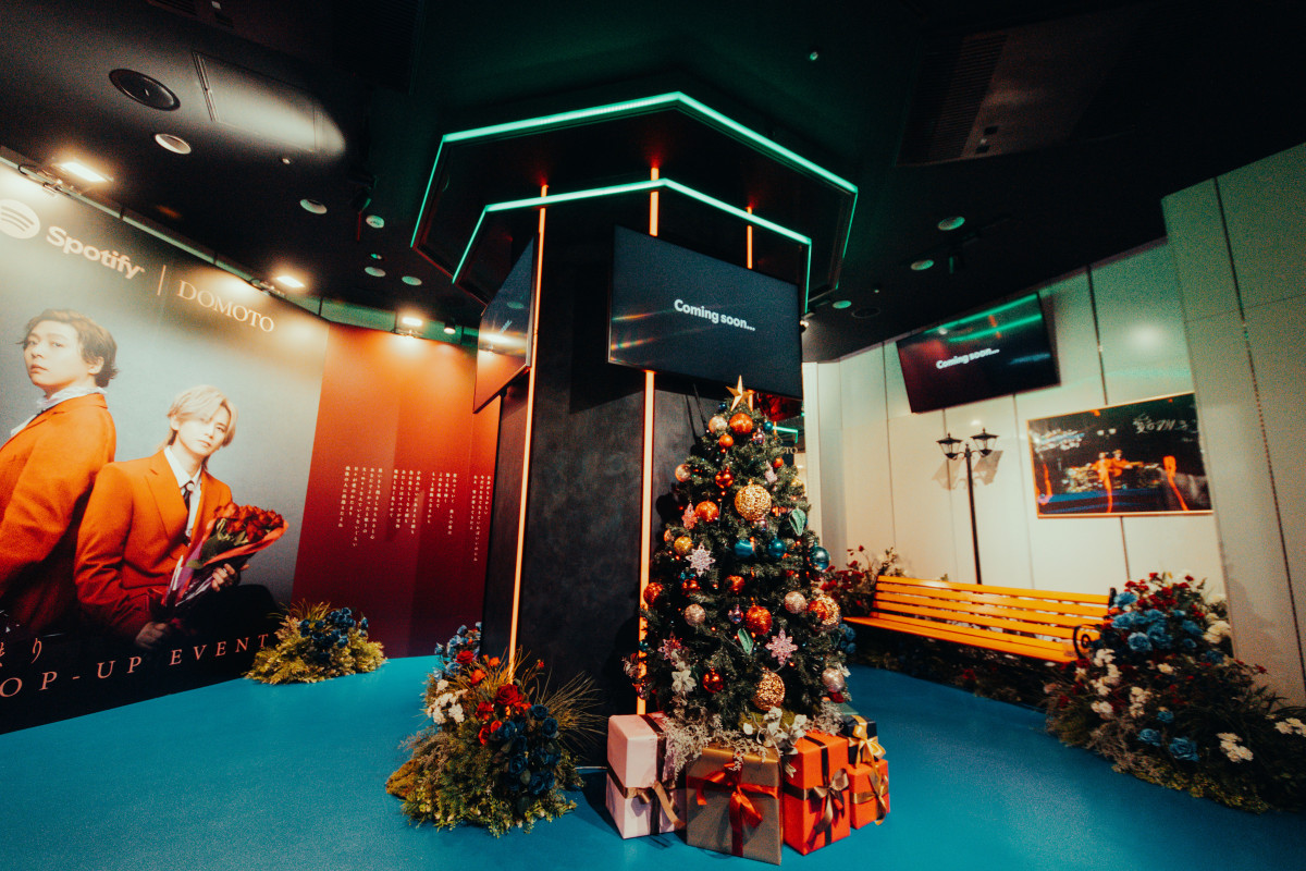 DOMOTO、「愛のかたまり」リリース記念 東京＆大阪で計6000本の薔薇を