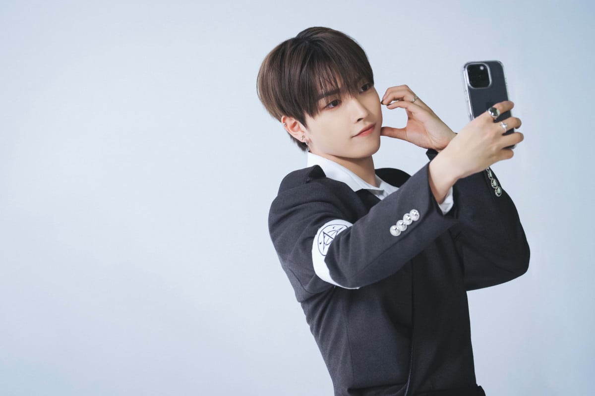 wATEEZ VR CONCERT : LIGHT THE WAYx(HONGJOONG)(C)2025 KQ ENTERTAINMENT CO.,LTD. & AmazeVR 