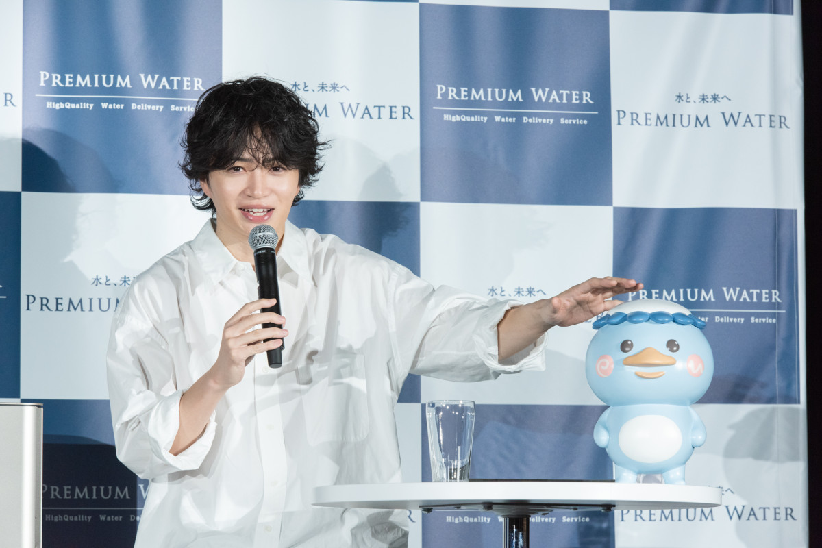 菊池風磨、“水の飲み比べ”クイズ見事正解「口当たりの良さやまろやかさ