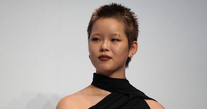 XGのCOCONA、胸の切除手術 ノンバイナリー公表で近影ショット「自分では女性だとは思っていません」