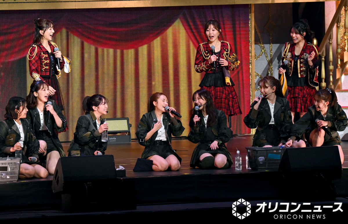 高橋みなみらOGメンバー、ライブ中に酸素吸引 20周年記念公演で最難関
