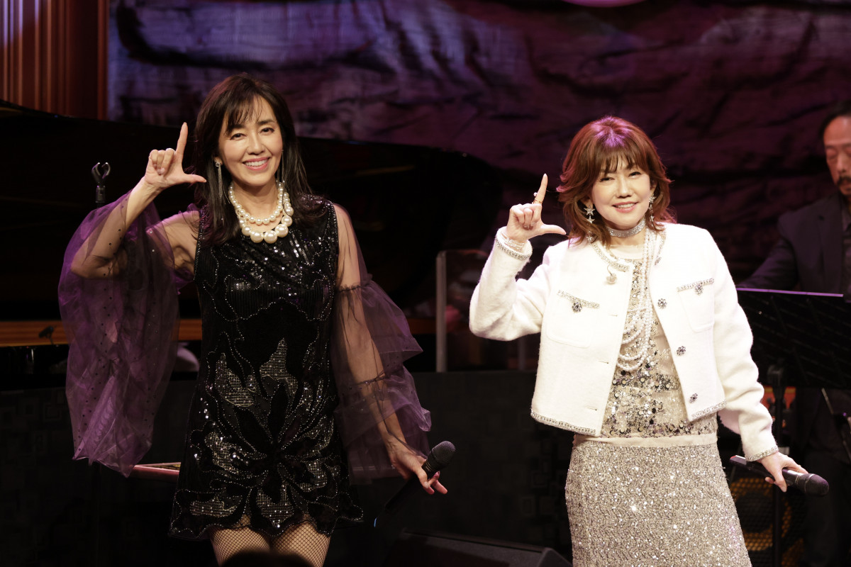 松本伊代＆早見優、“L-O-V-E”がテーマのコンサートを開催 観客のヒロミ