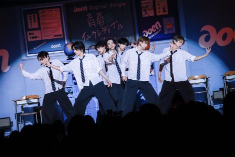 Mini Live�����ی�C���N���f�B�u�������J�Â���aoen�iC�jYX LABELS 