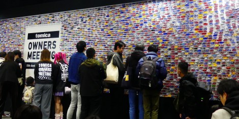 �t�@����^�J���g�~�[�Ј��̎v���o��1�����ׂč��ꂽ�u�g�~�J�E�H�[���v�B�iC�joricon ME inc. 